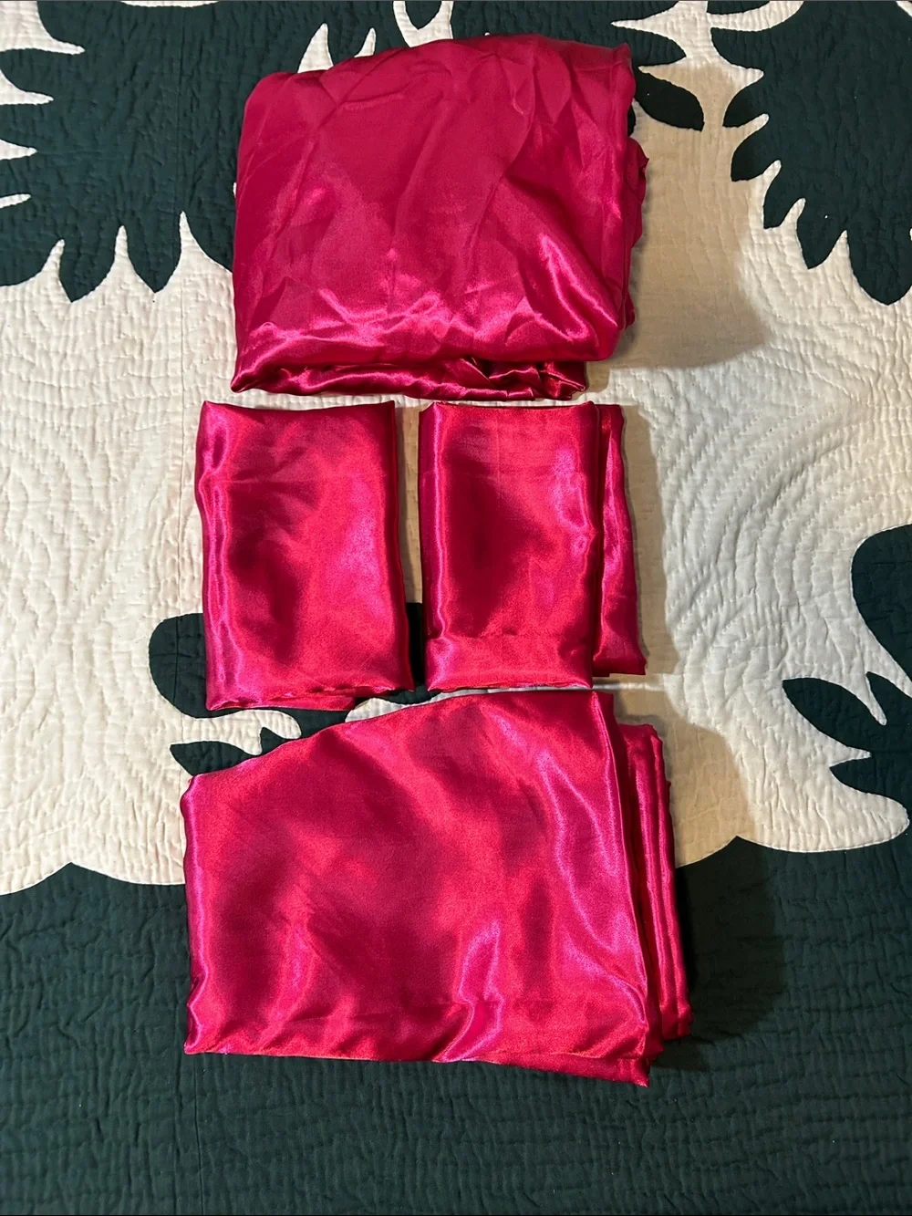 New Juicy Couture Queen Size Sheets 4pcs set  (Hot Pink )